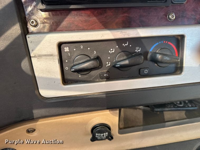 image for item FB0933 2012 Freightliner Coronado semi truck