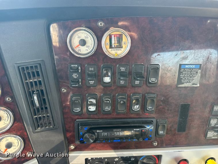 image for item FB0933 2012 Freightliner Coronado semi truck