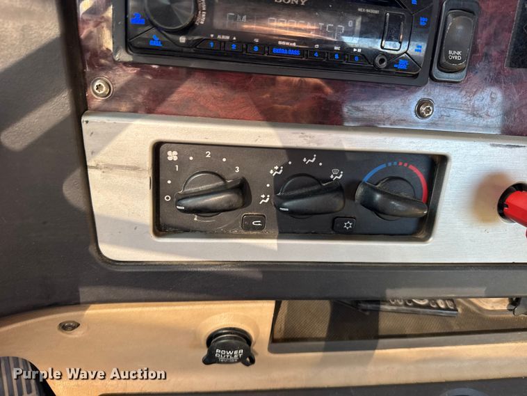 image for item FB0933 2012 Freightliner Coronado semi truck