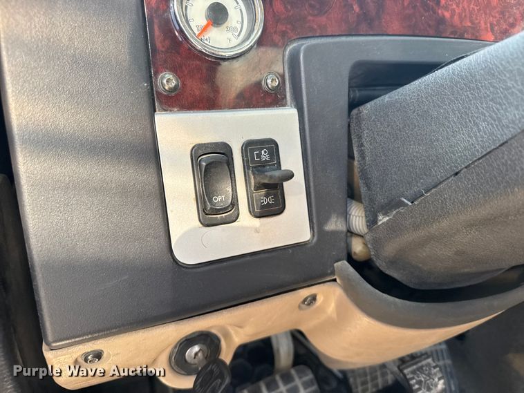 image for item FB0933 2012 Freightliner Coronado semi truck