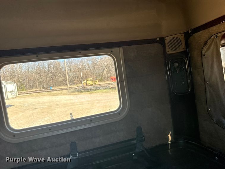 image for item FB0933 2012 Freightliner Coronado semi truck