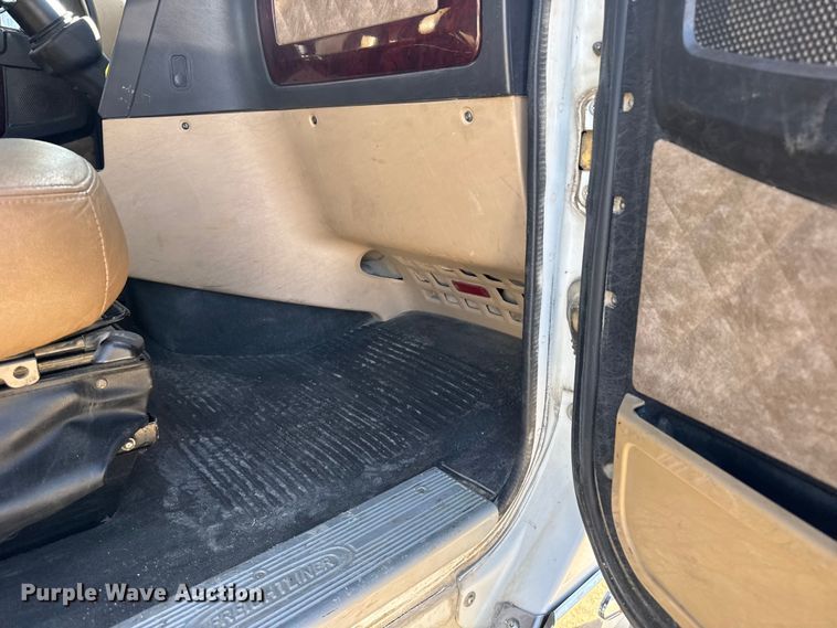 image for item FB0933 2012 Freightliner Coronado semi truck