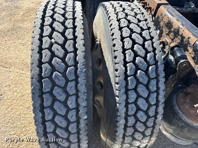 image for item FB0933 2012 Freightliner Coronado semi truck