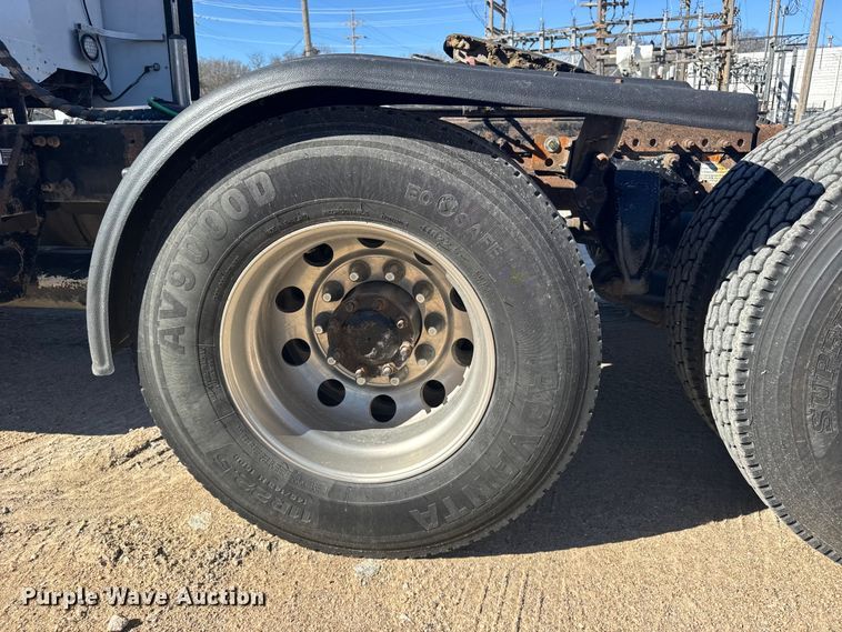 image for item FB0933 2012 Freightliner Coronado semi truck