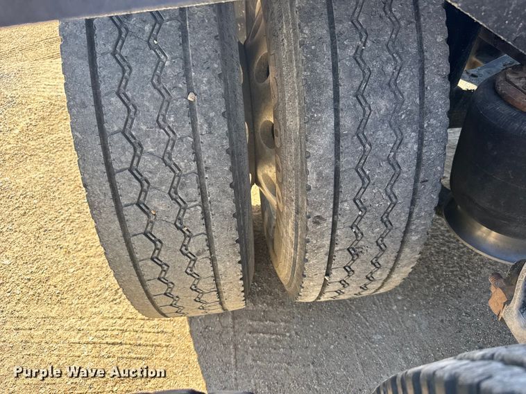 image for item FB0933 2012 Freightliner Coronado semi truck