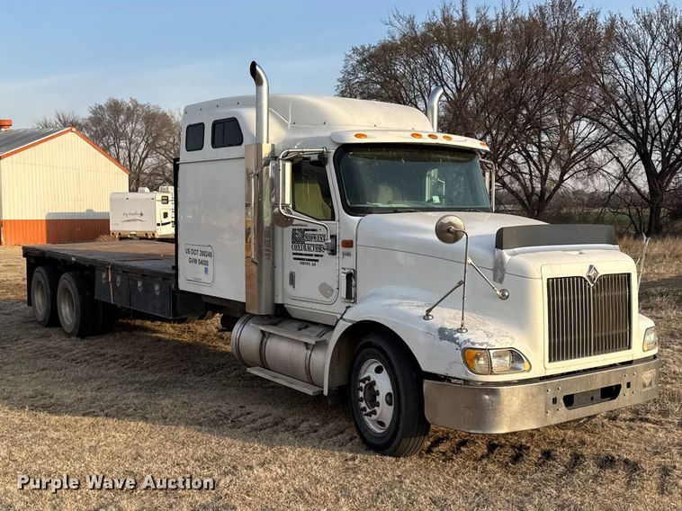 image for item FB0953 2005 International 9400i flatbed truck