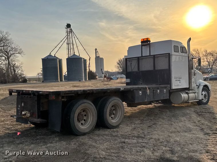 image for item FB0953 2005 International 9400i flatbed truck