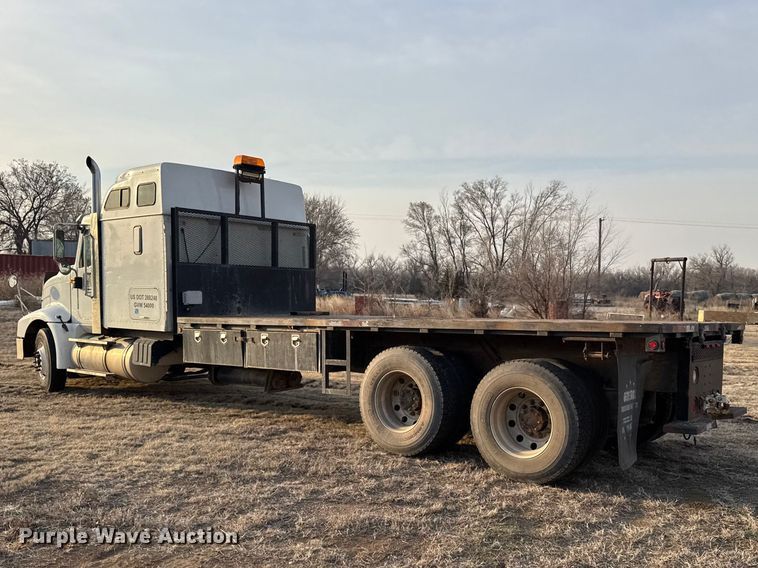 image for item FB0953 2005 International 9400i flatbed truck