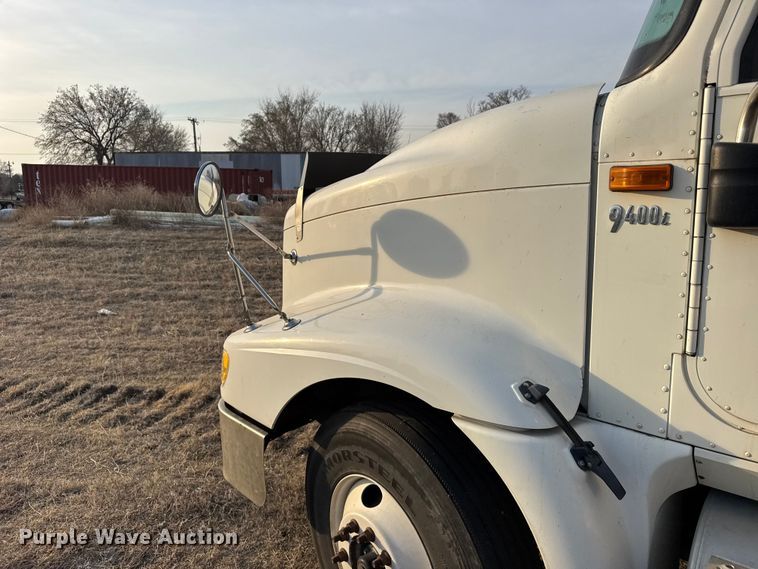 image for item FB0953 2005 International 9400i flatbed truck