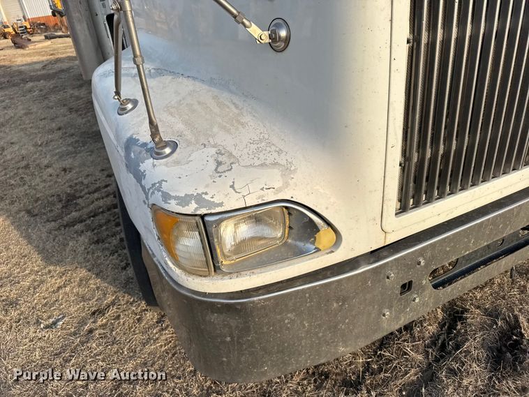 image for item FB0953 2005 International 9400i flatbed truck