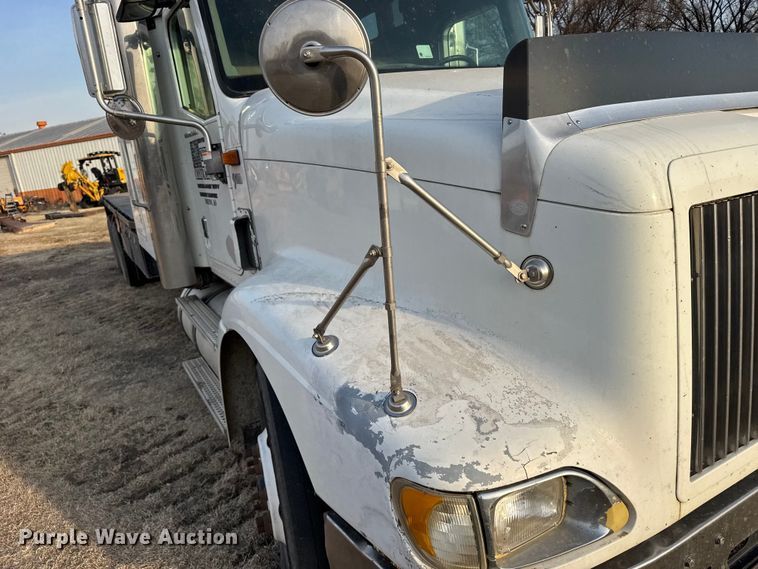 image for item FB0953 2005 International 9400i flatbed truck