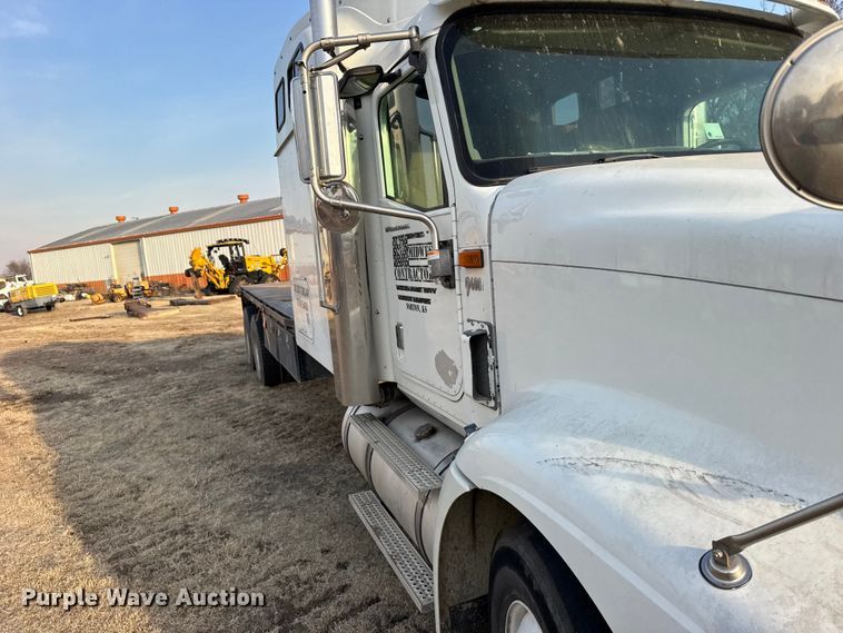 image for item FB0953 2005 International 9400i flatbed truck