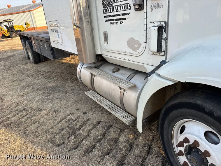 image for item FB0953 2005 International 9400i flatbed truck