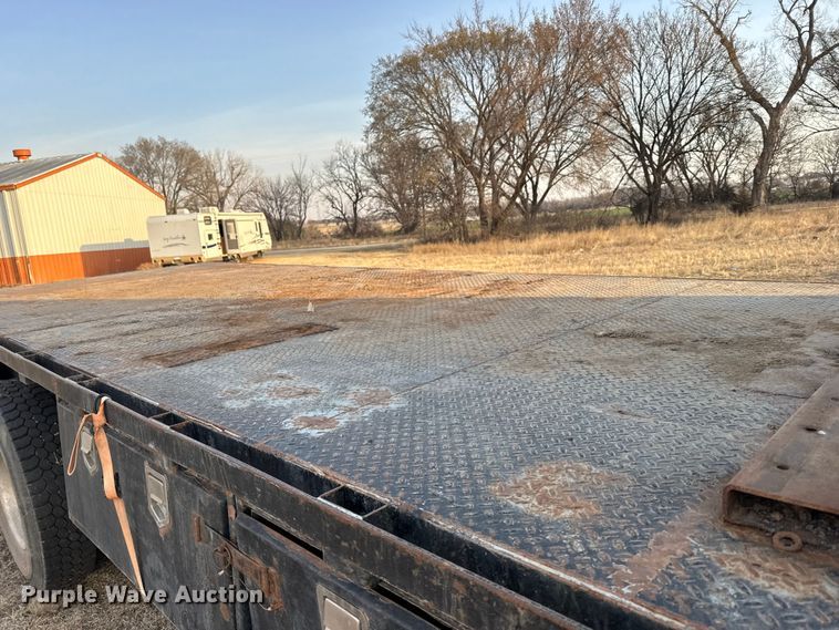 image for item FB0953 2005 International 9400i flatbed truck