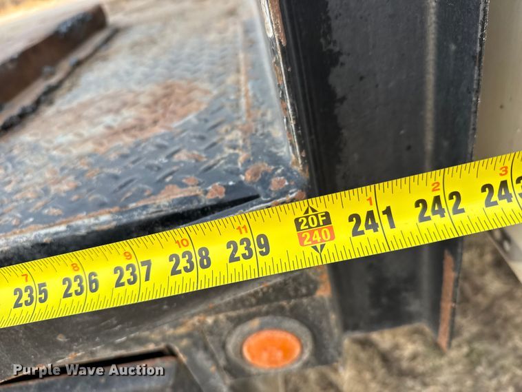 image for item FB0953 2005 International 9400i flatbed truck