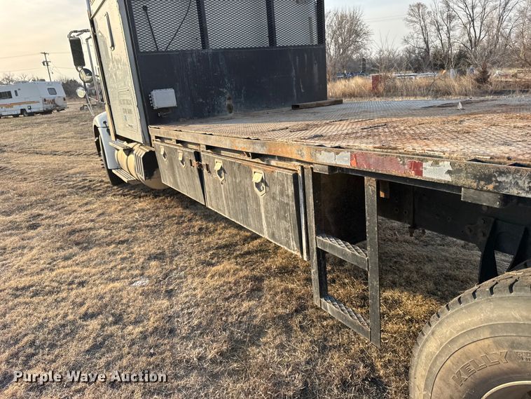 image for item FB0953 2005 International 9400i flatbed truck