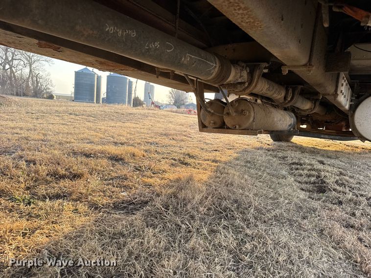 image for item FB0953 2005 International 9400i flatbed truck