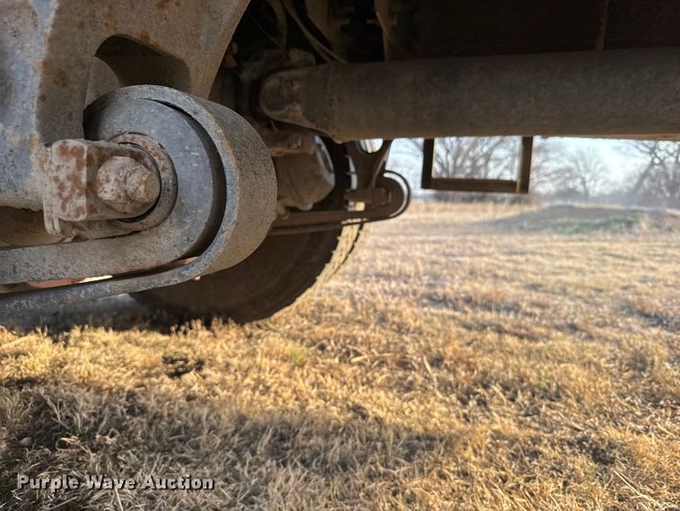 image for item FB0953 2005 International 9400i flatbed truck