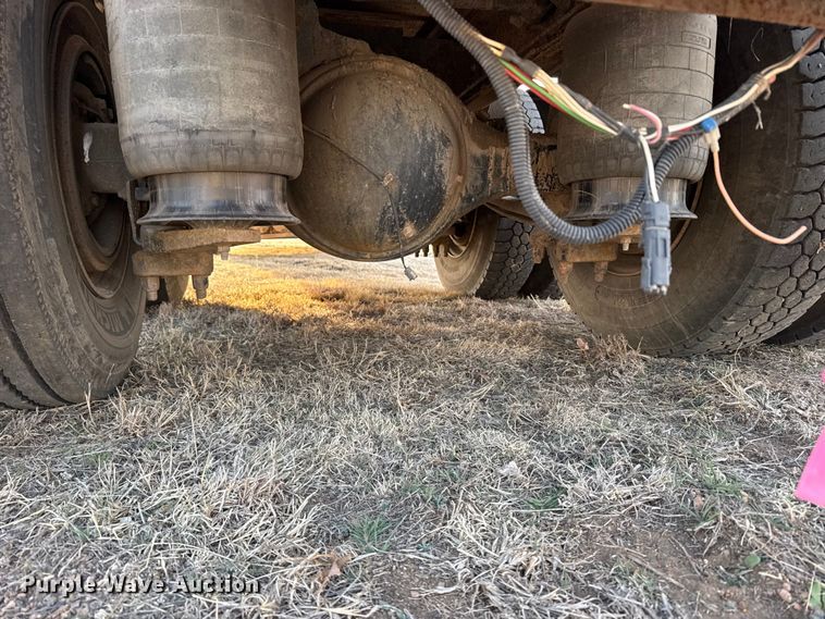 image for item FB0953 2005 International 9400i flatbed truck