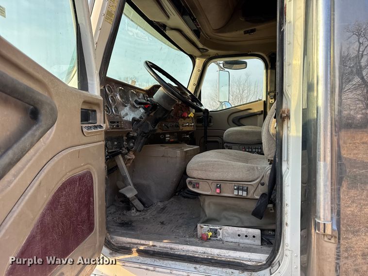 image for item FB0953 2005 International 9400i flatbed truck