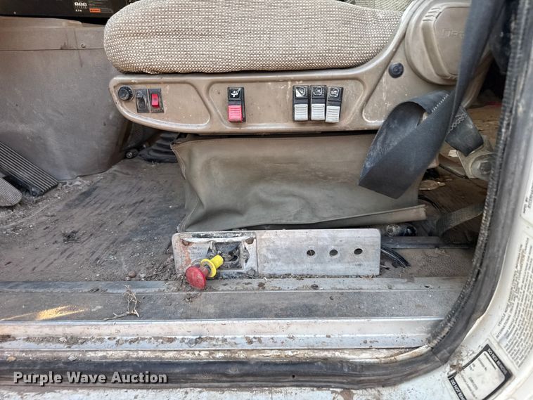 image for item FB0953 2005 International 9400i flatbed truck