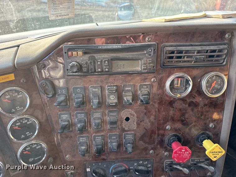 image for item FB0953 2005 International 9400i flatbed truck