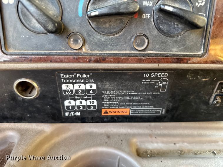 image for item FB0953 2005 International 9400i flatbed truck