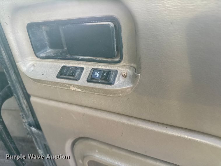 image for item FB0953 2005 International 9400i flatbed truck