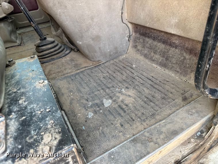 image for item FB0953 2005 International 9400i flatbed truck