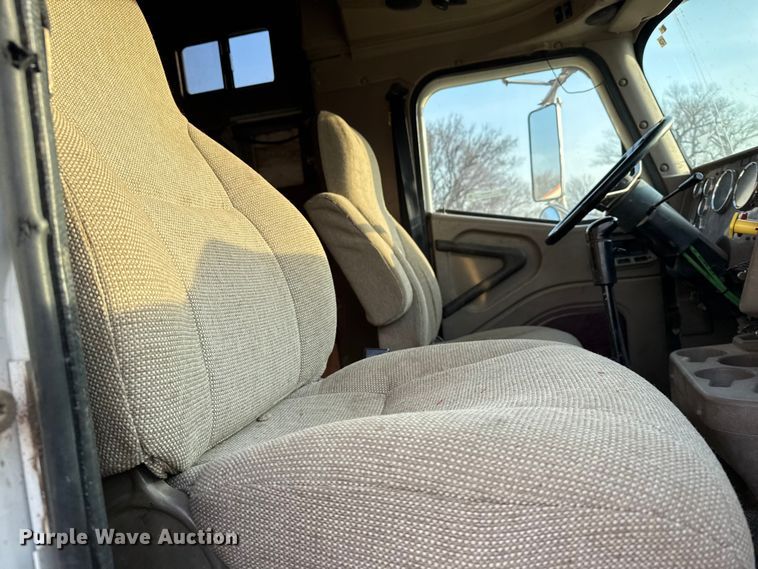 image for item FB0953 2005 International 9400i flatbed truck