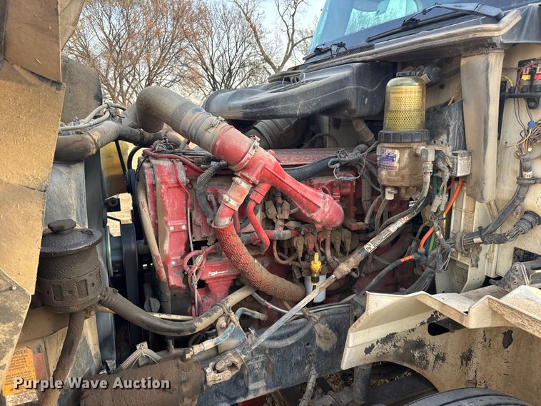 image for item FB0953 2005 International 9400i flatbed truck