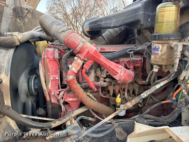 image for item FB0953 2005 International 9400i flatbed truck