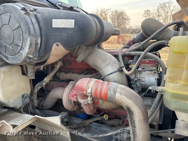 image for item FB0953 2005 International 9400i flatbed truck