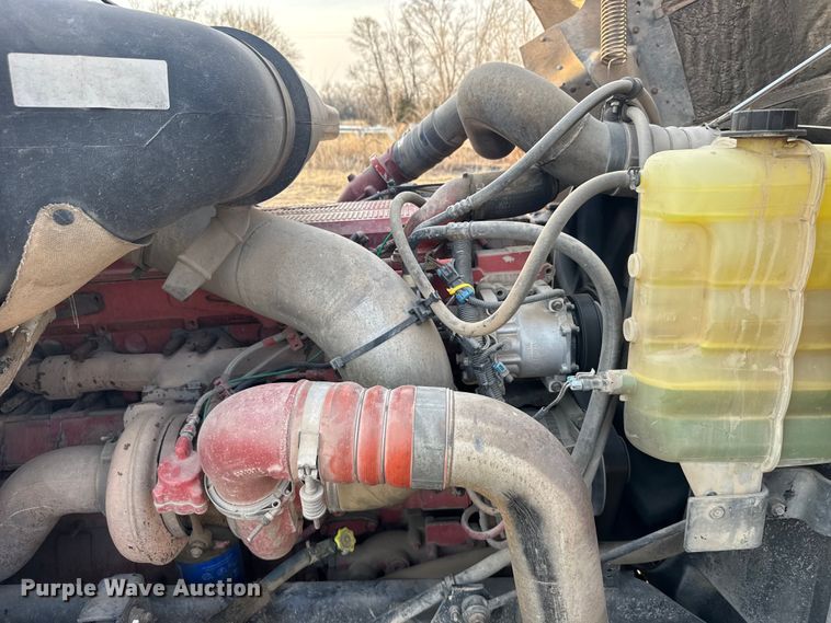 image for item FB0953 2005 International 9400i flatbed truck