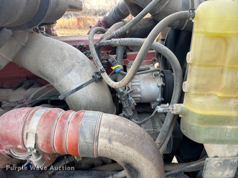 image for item FB0953 2005 International 9400i flatbed truck