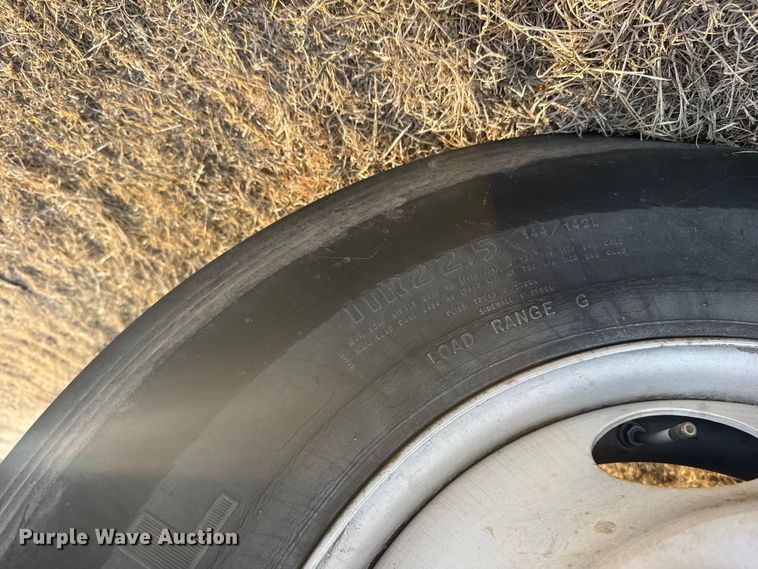 image for item FB0953 2005 International 9400i flatbed truck