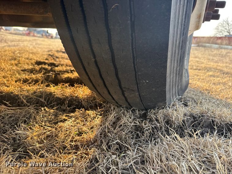 image for item FB0953 2005 International 9400i flatbed truck