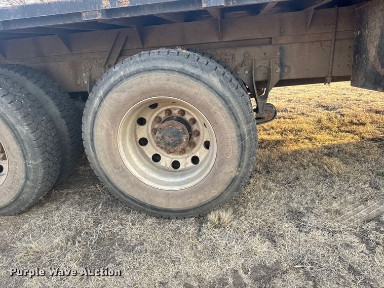 image for item FB0953 2005 International 9400i flatbed truck