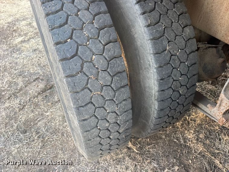 image for item FB0953 2005 International 9400i flatbed truck