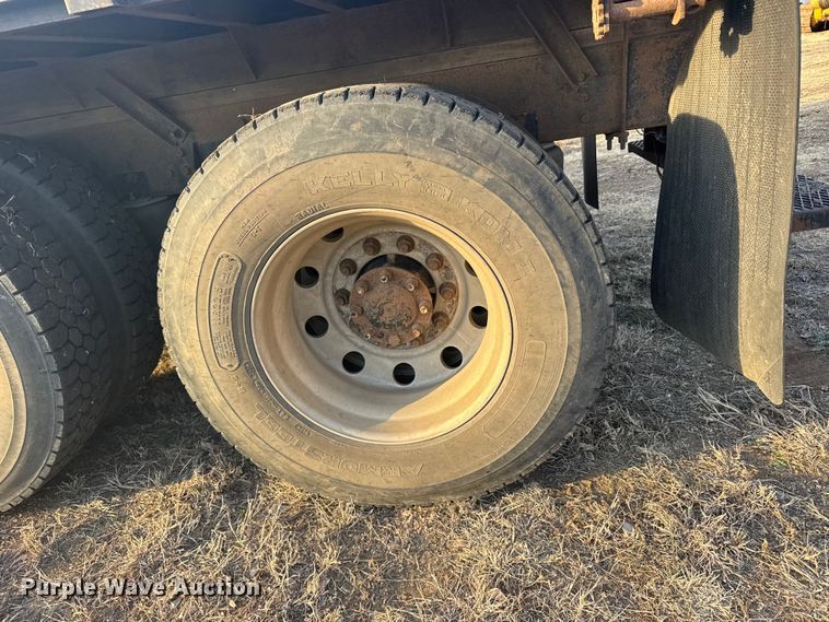 image for item FB0953 2005 International 9400i flatbed truck