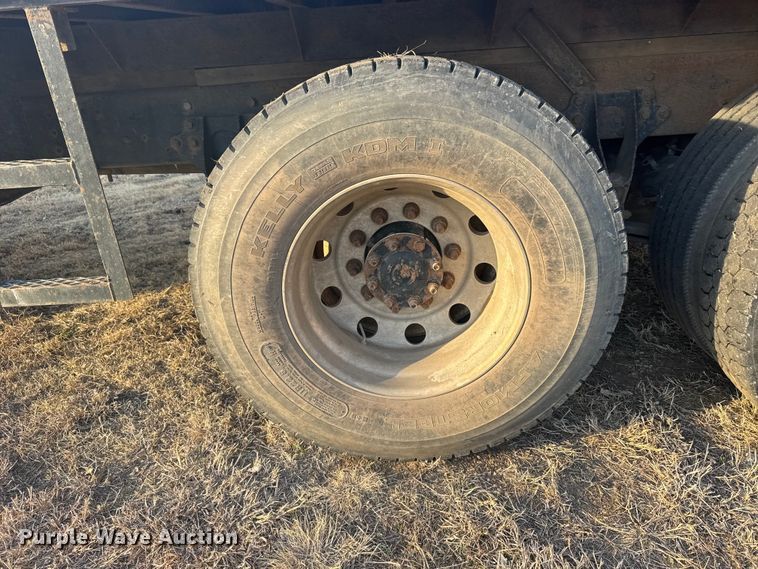 image for item FB0953 2005 International 9400i flatbed truck