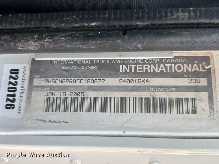image for item FB0953 2005 International 9400i flatbed truck