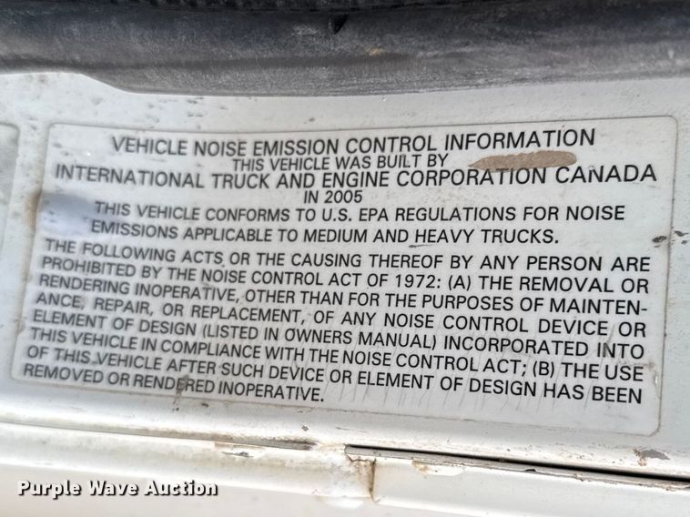 image for item FB0953 2005 International 9400i flatbed truck