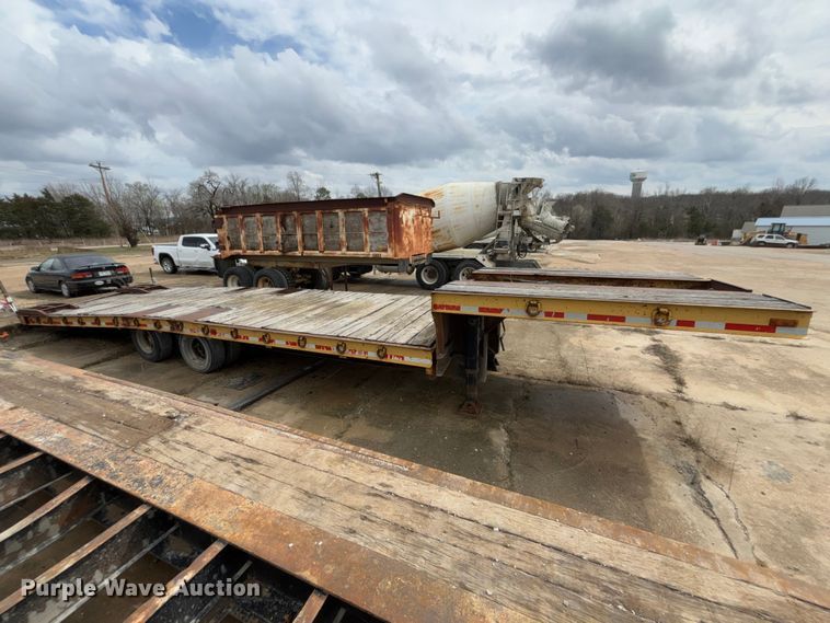 image for item FB3175 1986 Wisconsin 2535-22 drop deck equipment trailer