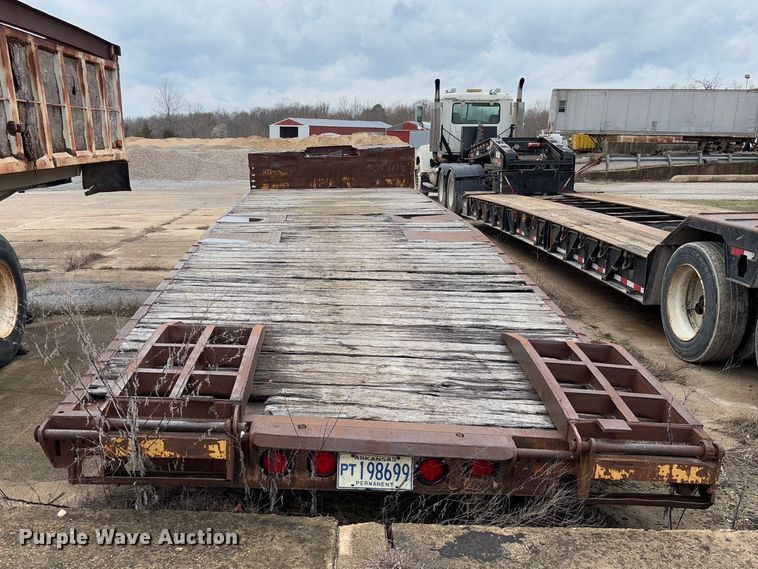 image for item FB3175 1986 Wisconsin 2535-22 drop deck equipment trailer