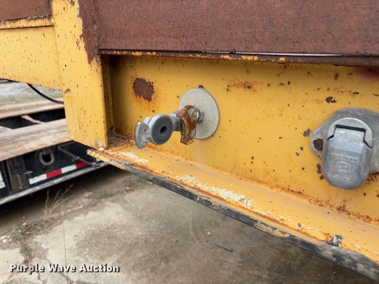 image for item FB3175 1986 Wisconsin 2535-22 drop deck equipment trailer