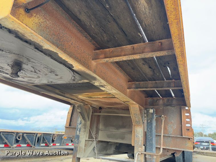image for item FB3175 1986 Wisconsin 2535-22 drop deck equipment trailer