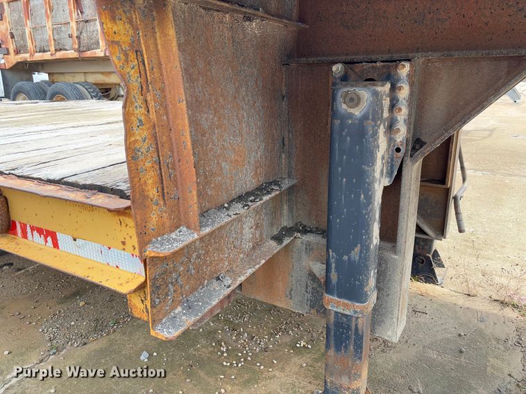 image for item FB3175 1986 Wisconsin 2535-22 drop deck equipment trailer