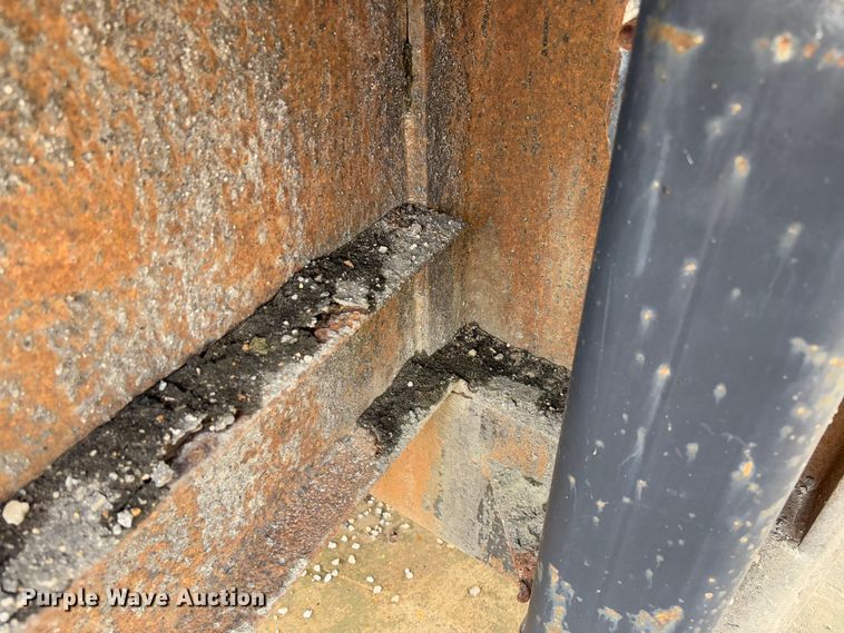 image for item FB3175 1986 Wisconsin 2535-22 drop deck equipment trailer