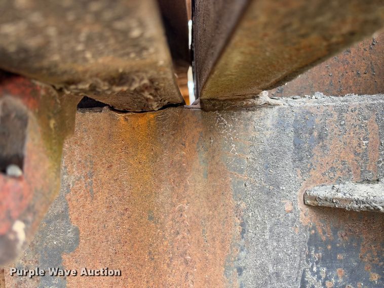 image for item FB3175 1986 Wisconsin 2535-22 drop deck equipment trailer